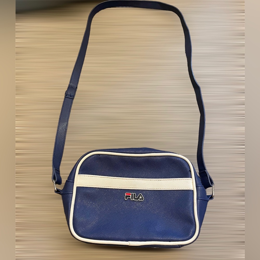 FILA MIni Shoulder Bag Gym Purse Organizer Fila Logo Silver Zipper.